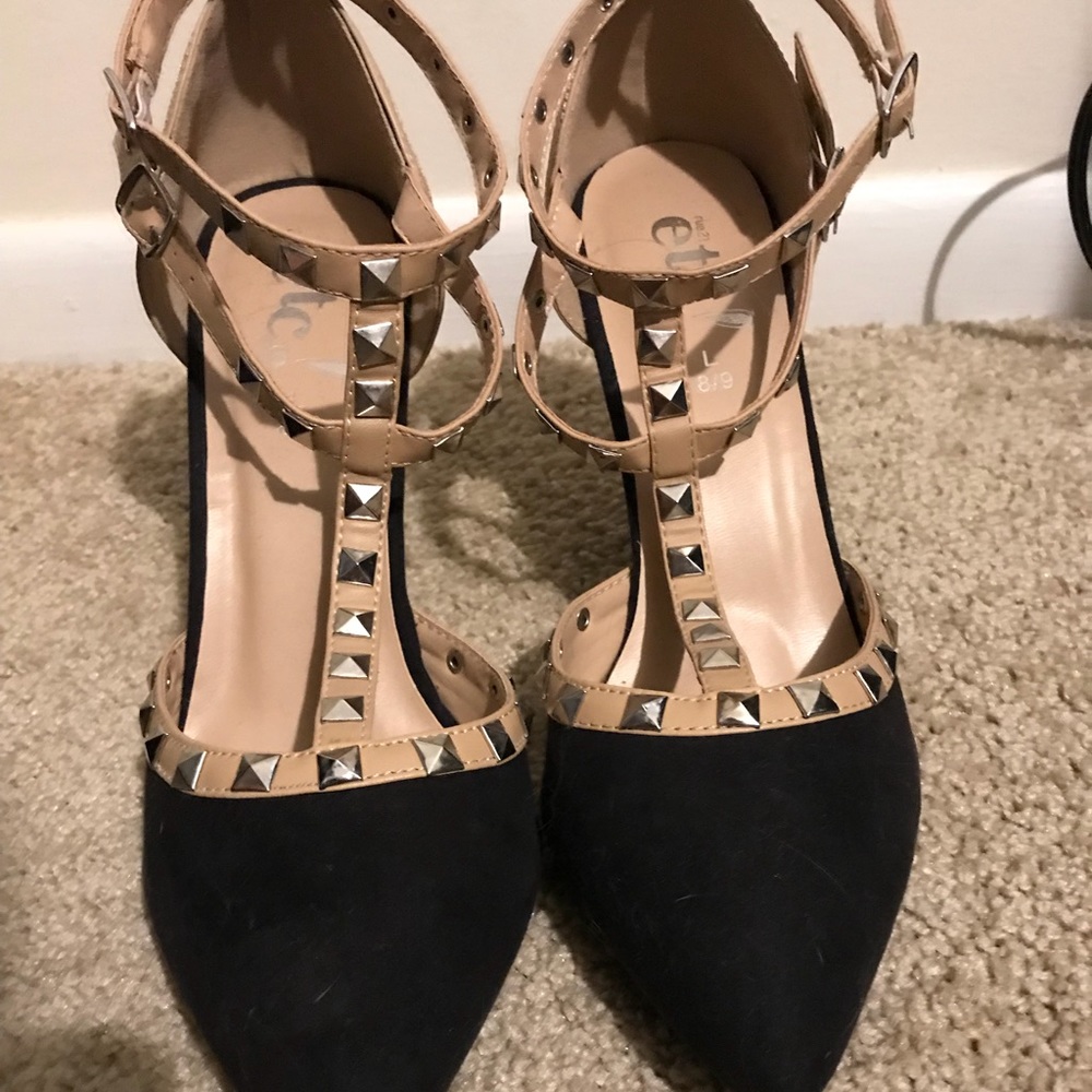 Black & nude pumps